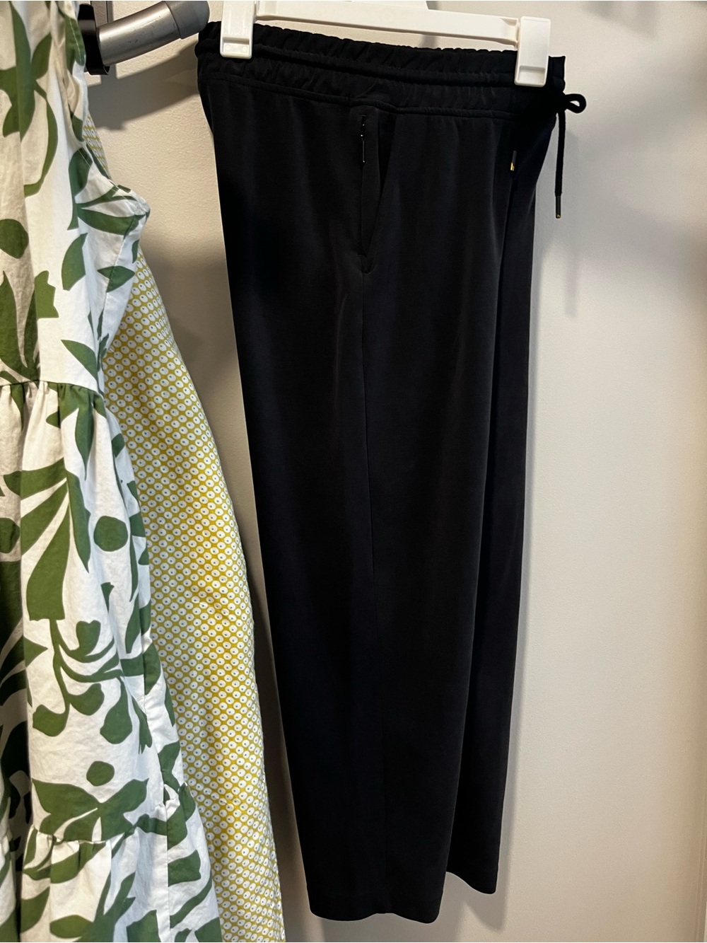 Women's Black Drawstring Wide-Leg pants